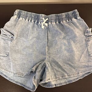 Arula Lightweight Chambray Cargo Shorts – Size 16